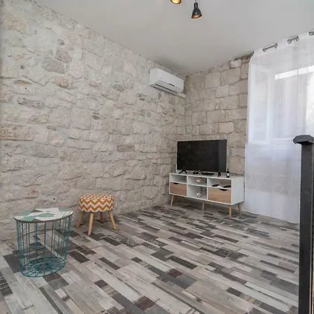 Skuribanda Trogir