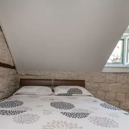 Skuribanda Apartman Trogir