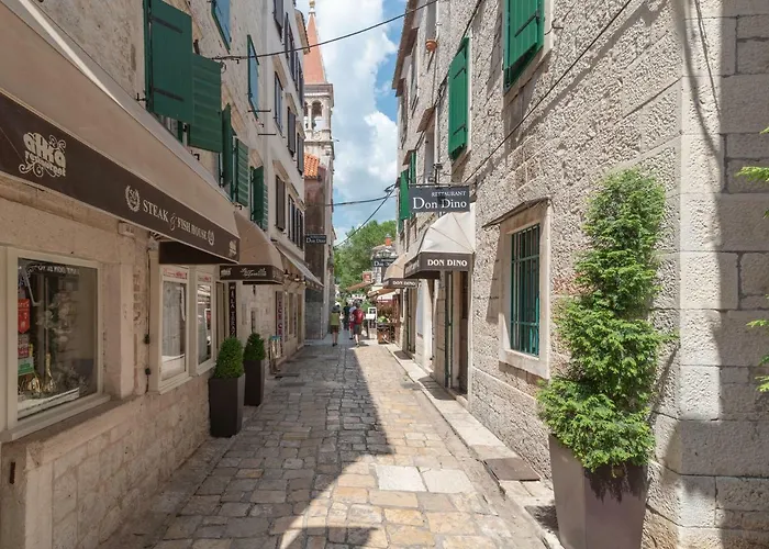 Skuribanda Trogir