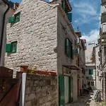 Skuribanda Trogir